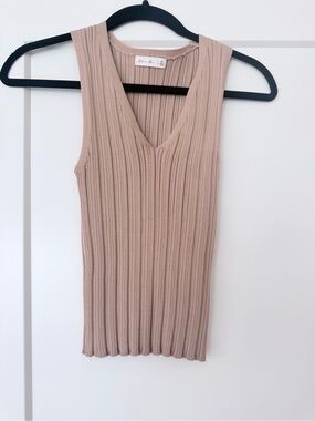 Active USA Ribbed V-Neck Tank Top - Blush Beige